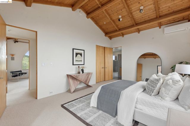 5 Woodside Way, Oakland, CA 94611