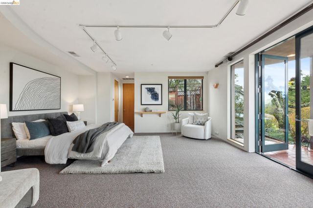 5 Woodside Way, Oakland, CA 94611