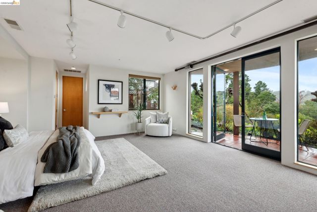 5 Woodside Way, Oakland, CA 94611