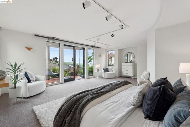 5 Woodside Way, Oakland, CA 94611