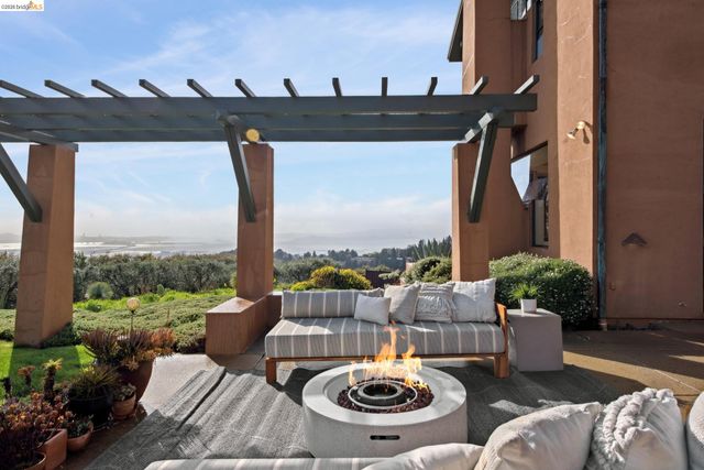 5 Woodside Way, Oakland, CA 94611