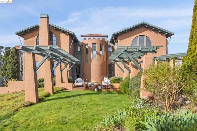 5 Woodside Way, Oakland, CA 94611