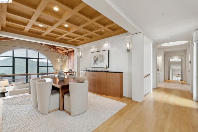 5 Woodside Way, Oakland, CA 94611