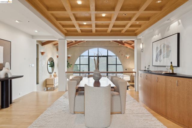5 Woodside Way, Oakland, CA 94611