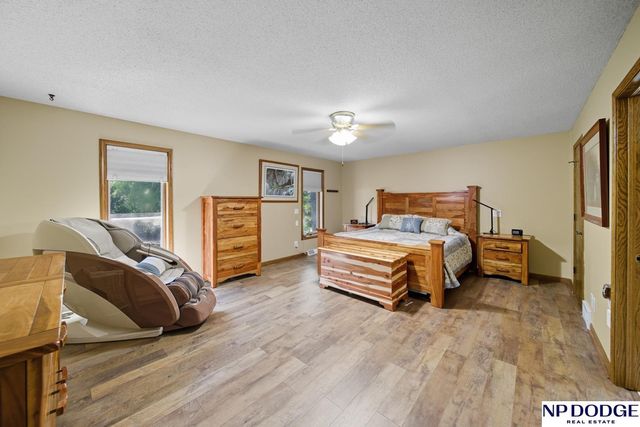 27612 Fontanelle Oaks Circle, Nickerson, NE 68044