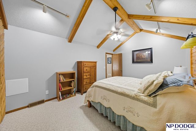 27612 Fontanelle Oaks Circle, Nickerson, NE 68044