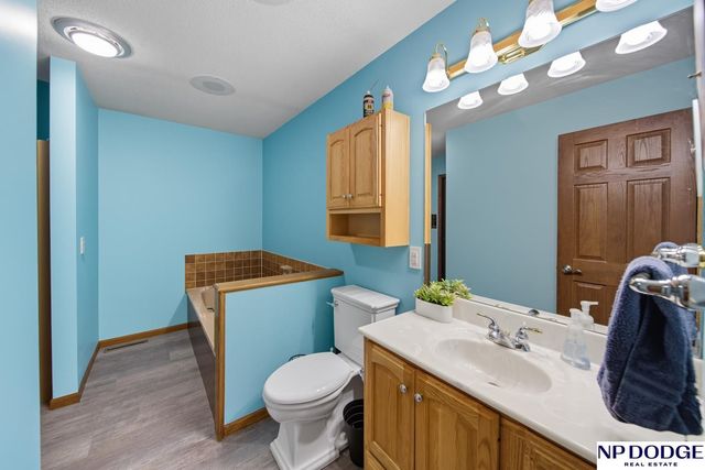 27612 Fontanelle Oaks Circle, Nickerson, NE 68044