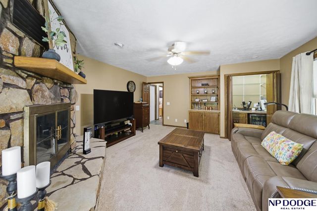 27612 Fontanelle Oaks Circle, Nickerson, NE 68044