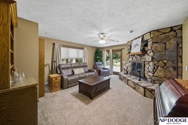 27612 Fontanelle Oaks Circle, Nickerson, NE 68044