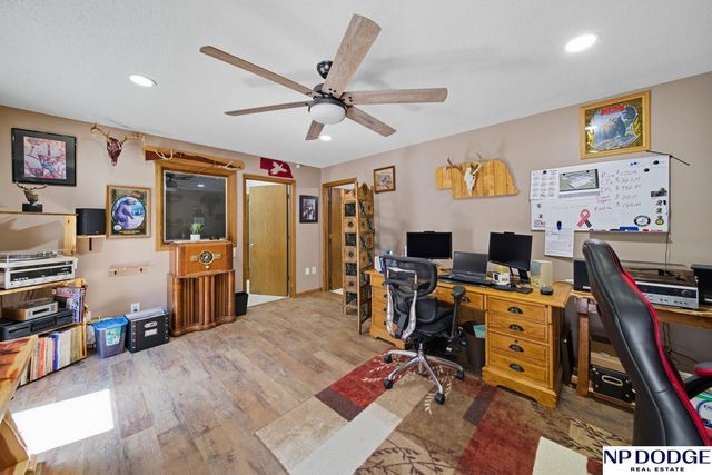 27612 Fontanelle Oaks Circle, Nickerson, NE 68044