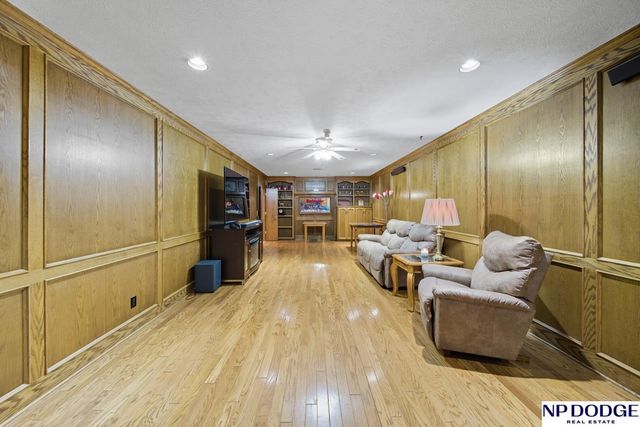 27612 Fontanelle Oaks Circle, Nickerson, NE 68044