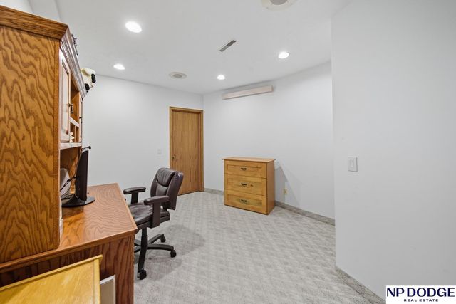 27612 Fontanelle Oaks Circle, Nickerson, NE 68044