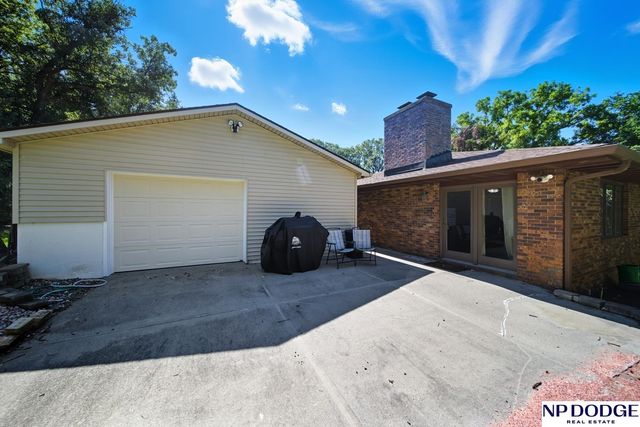 27612 Fontanelle Oaks Circle, Nickerson, NE 68044