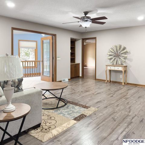 27612 Fontanelle Oaks Circle, Nickerson, NE 68044