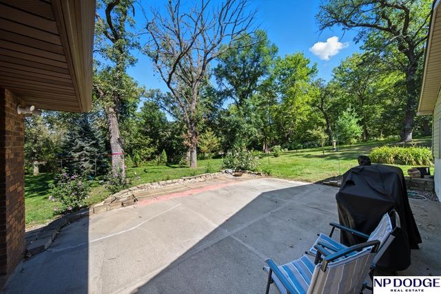 27612 Fontanelle Oaks Circle, Nickerson, NE 68044