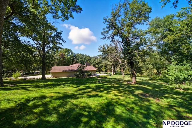 27612 Fontanelle Oaks Circle, Nickerson, NE 68044