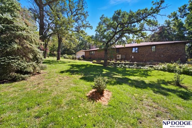 27612 Fontanelle Oaks Circle, Nickerson, NE 68044