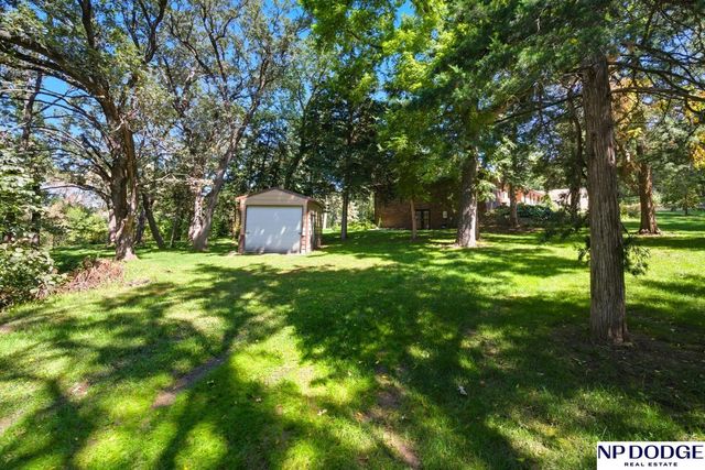 27612 Fontanelle Oaks Circle, Nickerson, NE 68044