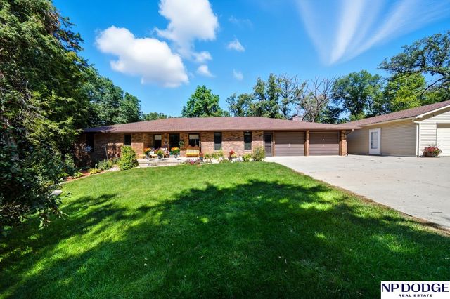 27612 Fontanelle Oaks Circle, Nickerson, NE 68044