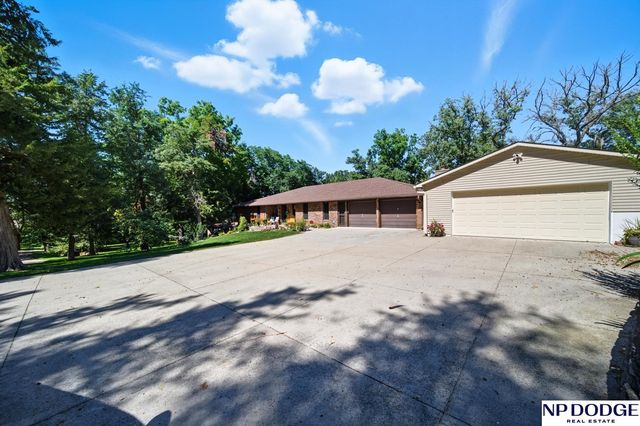 27612 Fontanelle Oaks Circle, Nickerson, NE 68044