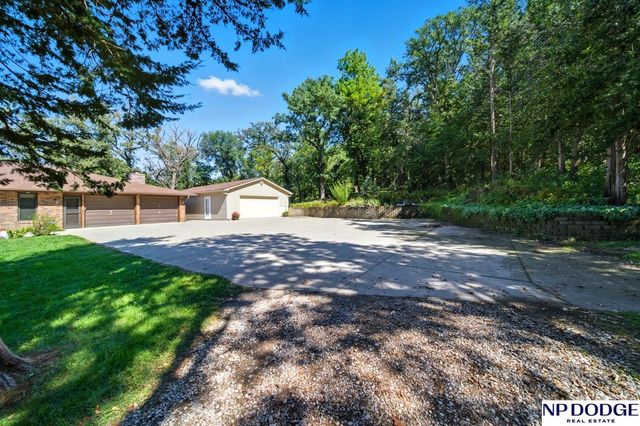 27612 Fontanelle Oaks Circle, Nickerson, NE 68044