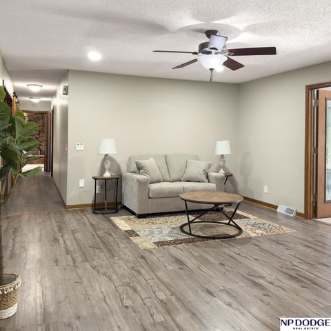 27612 Fontanelle Oaks Circle, Nickerson, NE 68044