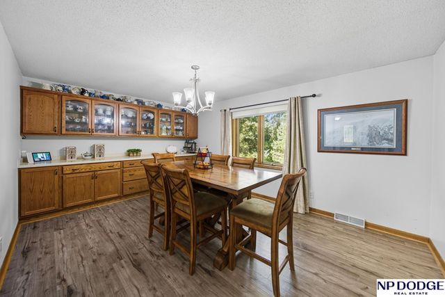 27612 Fontanelle Oaks Circle, Nickerson, NE 68044