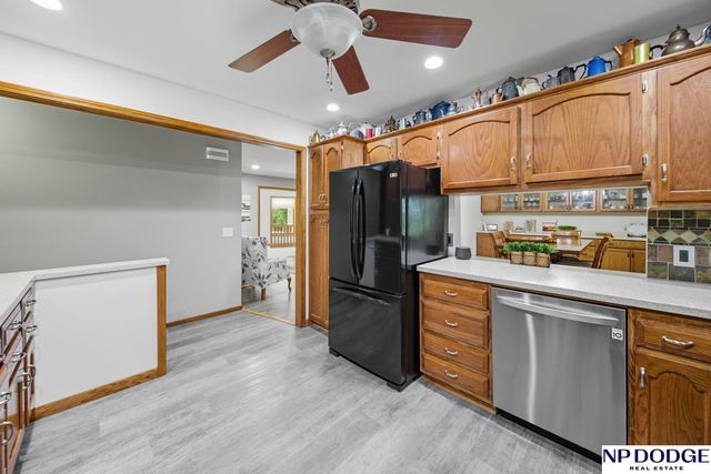 27612 Fontanelle Oaks Circle, Nickerson, NE 68044