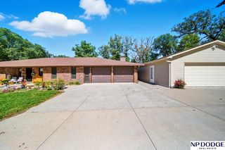 27612 Fontanelle Oaks Circle, Nickerson, NE 68044