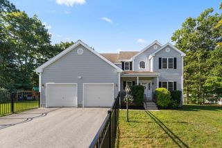 22 W Ledge Rd, Clinton, MA 01510