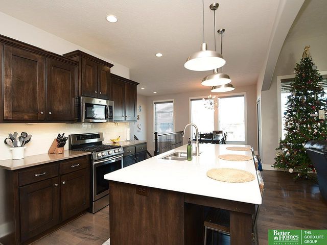 516 Sherwood Drive, Gretna, NE 68028