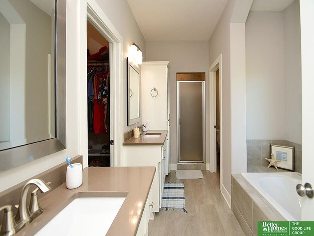 516 Sherwood Drive, Gretna, NE 68028