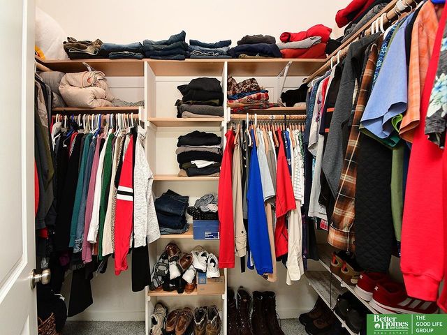 516 Sherwood Drive, Gretna, NE 68028