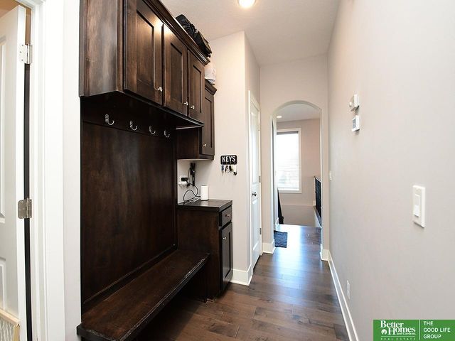 516 Sherwood Drive, Gretna, NE 68028