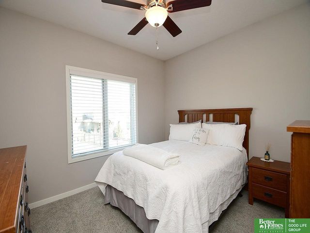 516 Sherwood Drive, Gretna, NE 68028