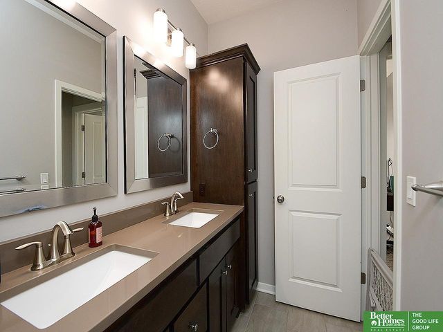 516 Sherwood Drive, Gretna, NE 68028