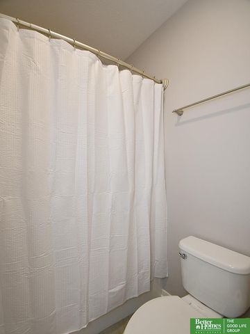 516 Sherwood Drive, Gretna, NE 68028