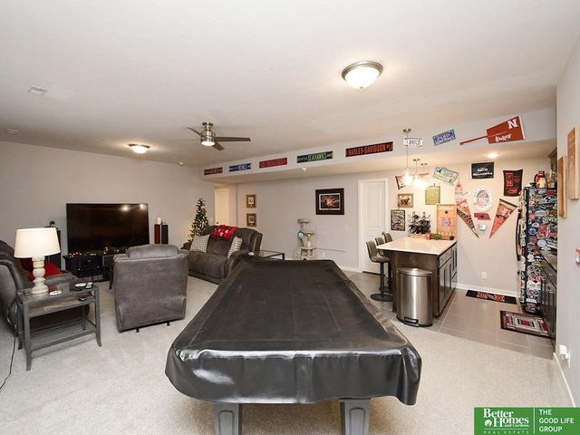 516 Sherwood Drive, Gretna, NE 68028