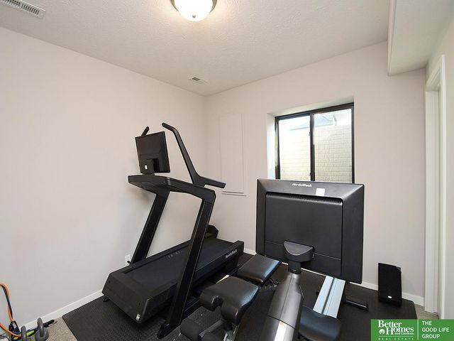 516 Sherwood Drive, Gretna, NE 68028