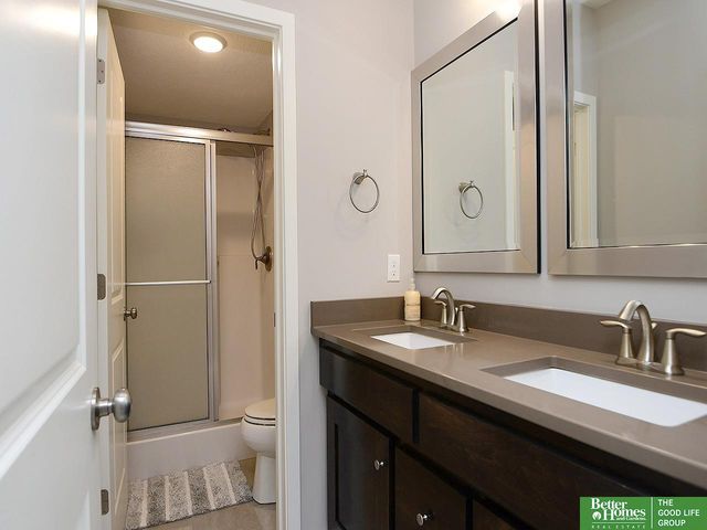 516 Sherwood Drive, Gretna, NE 68028