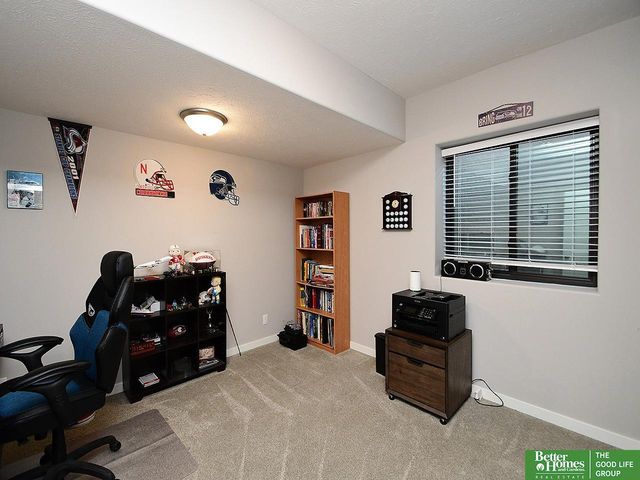 516 Sherwood Drive, Gretna, NE 68028