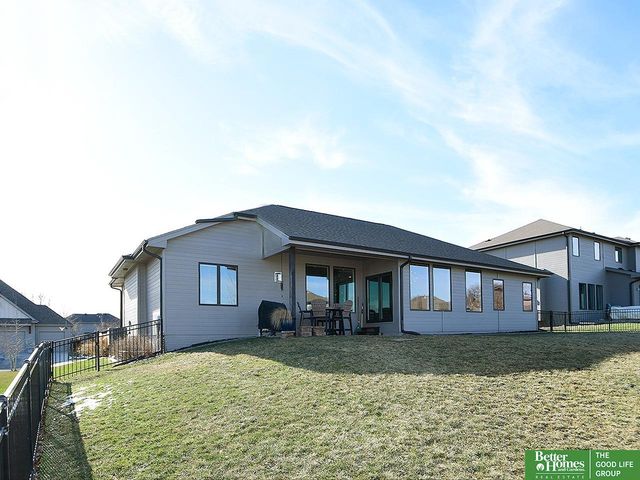 516 Sherwood Drive, Gretna, NE 68028
