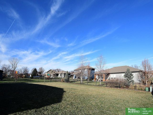 516 Sherwood Drive, Gretna, NE 68028