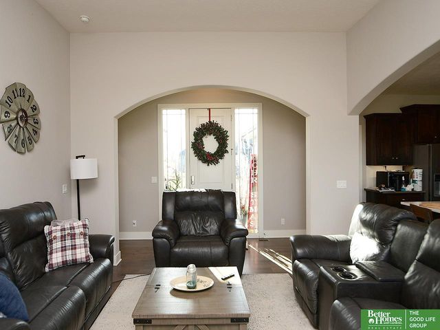 516 Sherwood Drive, Gretna, NE 68028