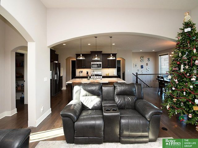 516 Sherwood Drive, Gretna, NE 68028