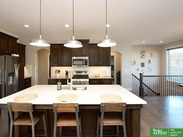 516 Sherwood Drive, Gretna, NE 68028