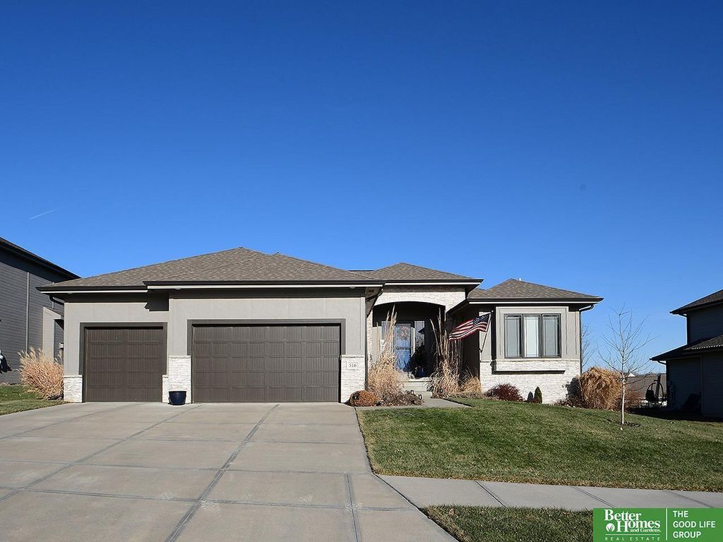 516 Sherwood Drive, Gretna, NE 68028