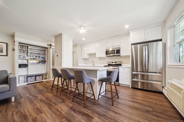 1000 Knapps Highway 23, Fairfield, CT 06825