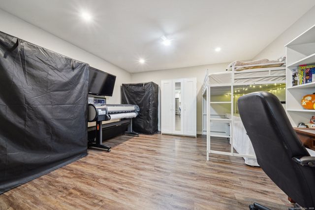 1000 Knapps Highway 23, Fairfield, CT 06825