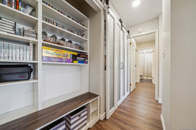 1000 Knapps Highway 23, Fairfield, CT 06825